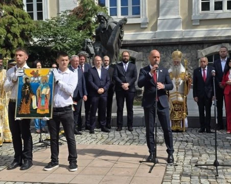 Пловдив отбеляза 24 май с многолюдно празнично шествие по Главната улица