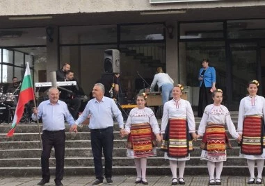 Съборите в Община Марица стартираха с Васко Кръпката, рок емоции, ретро класики и фолклорна магия
