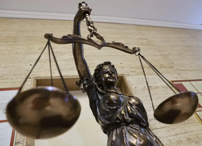Задържаха 20-годишен за смъртта на момичето, паднало от блок в Благоевград