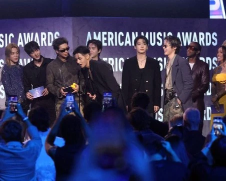 BTS триумфира на Американските музикални награди