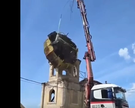 Кран изпусна купола на храм в софийско село