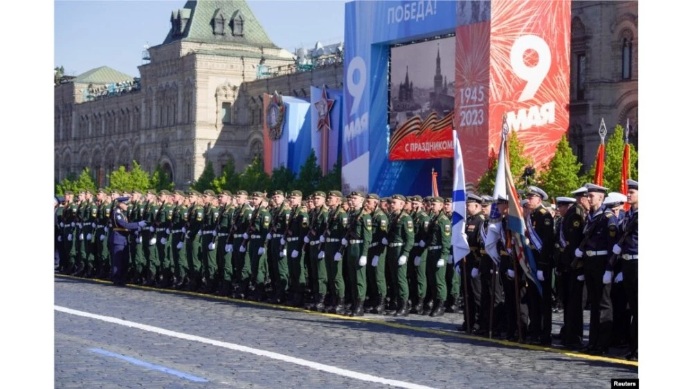 Москва увеличава армията, като опрощава дългове