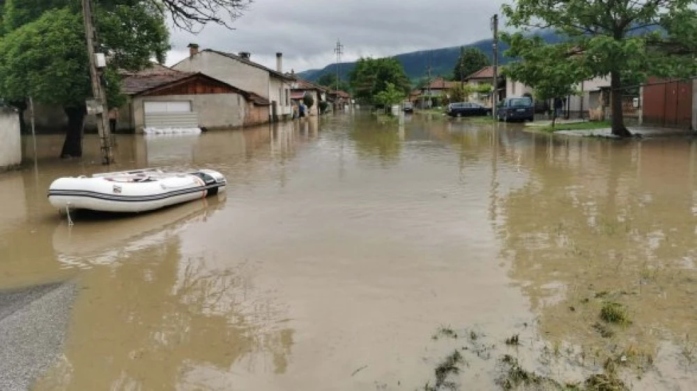 Пострадала от наводнението в Севлиево: Едвам се спасихме, водата ми беше до шията