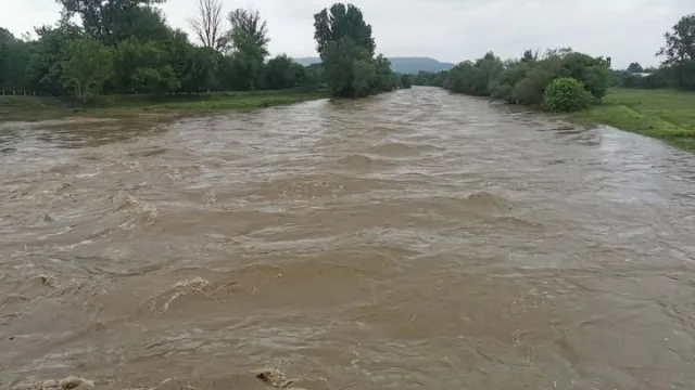 РЗИ: Водата в Севлиево все още в негодна за пиене след наводненията