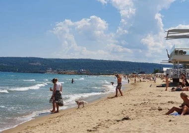 Изследват морската вода във Варна заради изтичане на фекални води от хотел