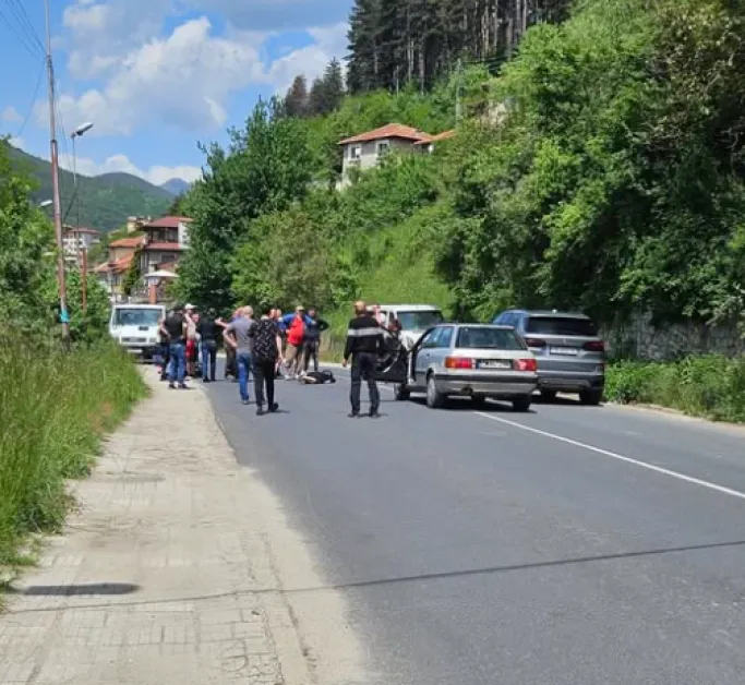 Мотористка катастрофира в Смолян, чанта се заплела в гумата