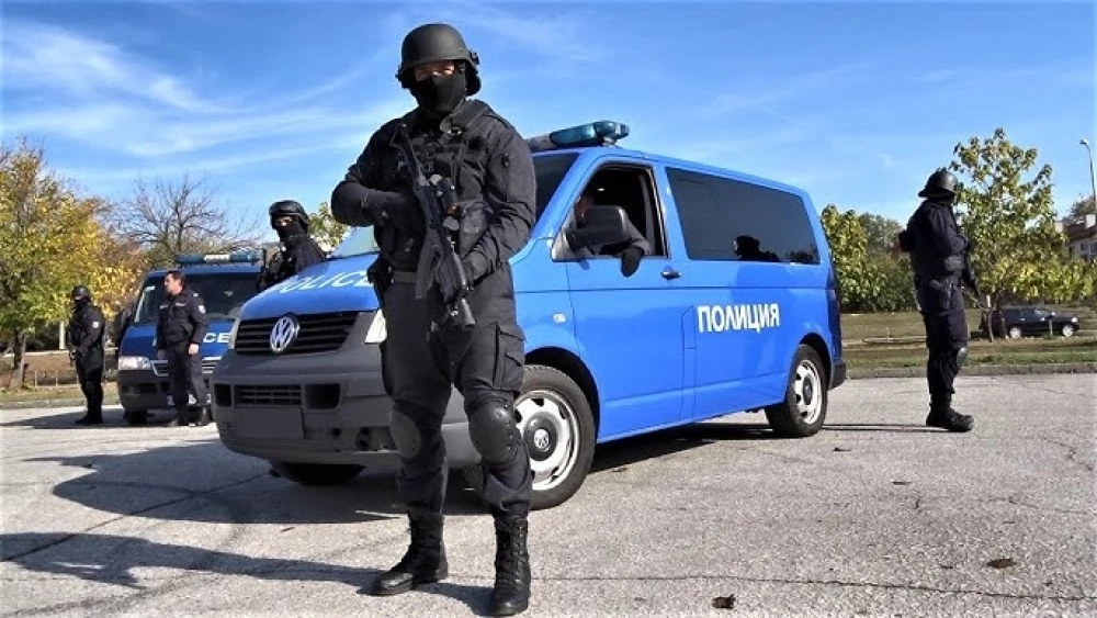 Тече масирана полицейска акция в офиса на КУБ във Варна