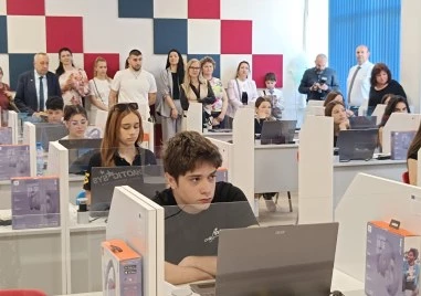 Бързи дигитални любопитни и нетърпеливи Днешните деца мислят през технологиите