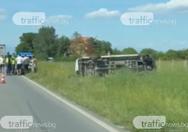 Инцидент край Криичим, бус се преобърна в крайпътна нива ВИДЕО