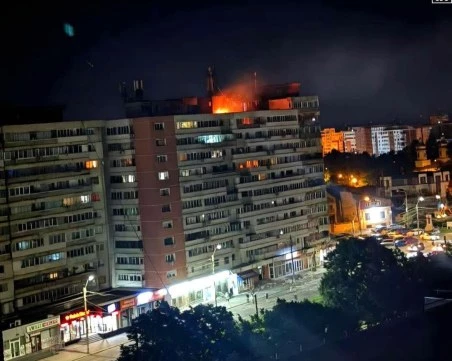 Руски дрон падна върху жилищен блок в Румъния, има пострадали ВИДЕО