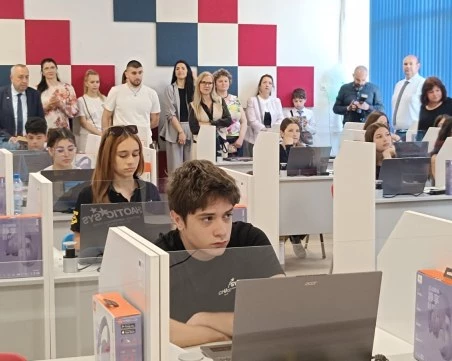 Френската гимназия в Пловдив откри нов STEM център