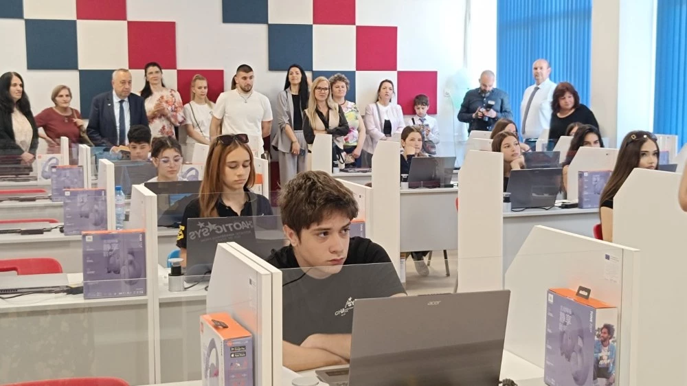 Френската гимназия в Пловдив откри нов STEM център
