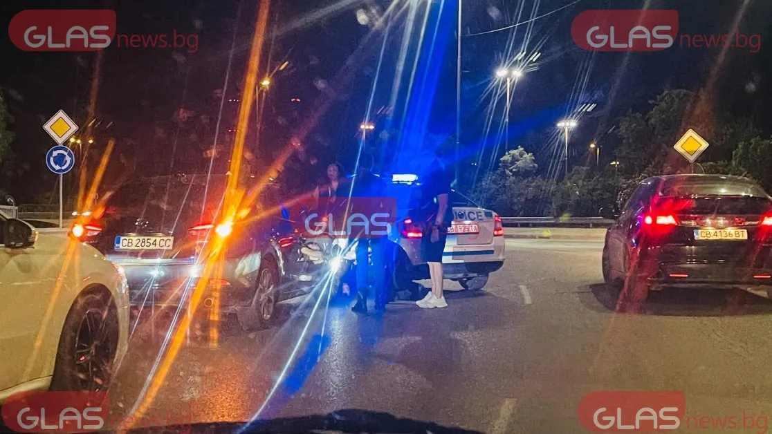 Автомобил удари полицейска кола в София, районът почерня от патрулки СНИМКИ