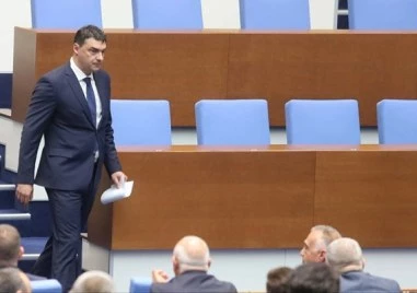 Владимир Николов: Обсъждаме да се намали срока на майчинството