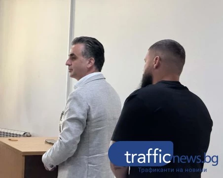 Адвокат по делото 