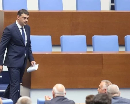 Владимир Николов: Обсъждаме да се намали срока на майчинството