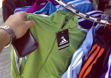 Акция в Стамболийски! Иззеха спортни дрехи, имитации на известни марки