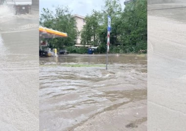 Порой в Казанлък, улиците се превърнха в реки
