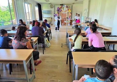 УМБАЛ „Свети Георги подари усмивки на малките си пациенти за 1 юни