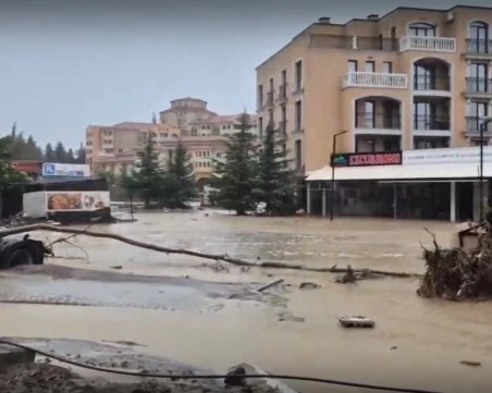 Осем месеца след потопа в 