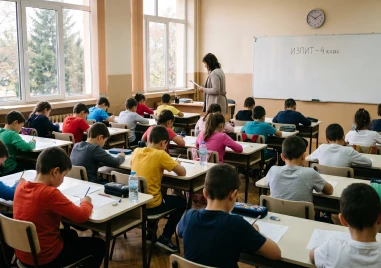 Изпитът започва: Близо 6000 четвъртокласници в Пловдив и областта показват знания по Български език и литература
