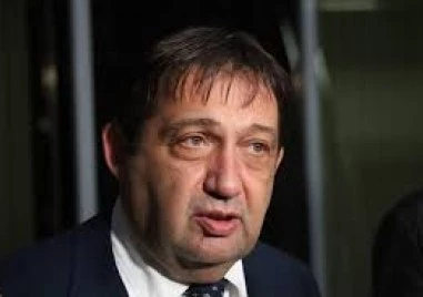 Министър Шишков: ДНСК и Агенцията по кадастъра извършват проверка в Община Варна
