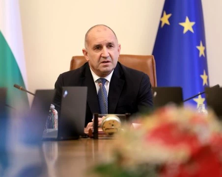 Радев: Няма да намаляваме пенсиите и цент или да режем майчинството