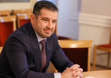 „Демократична България иска оставката на подуправителя на НЗОК