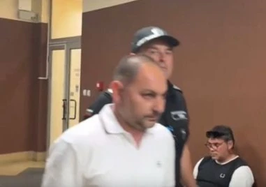 Доведоха с белезници в съда обвиняеми 44 годишния Станчо Василев във