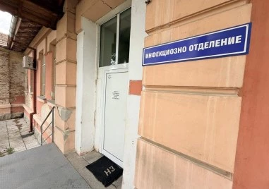 На хартия няма проблеми, на терен няма лекари: Нови въпроси около Инфекциозното отделение в Карлово