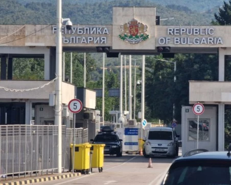 Българи с оръжие са сред задържаните мотористи на границата с Гърция