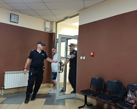 Доведоха в съда в Пловдив бизнесмен Василев заради пране на над 1.5 млн. евро в схема за фреон