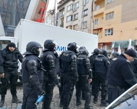 Много вождове, малко индианци: какво показват празните щатове в МВР?