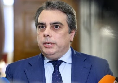 Оплакванията на Румен Радев за лошото наследство са абсолютно фалшиви