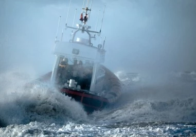 Атака срещу риболовен кораб в Черно море, един е загинал, четирима са ранени