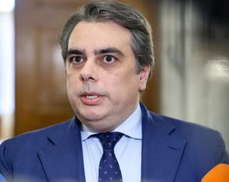 Асен Василев към Радев: Стига с лъжите, хванете се за работа