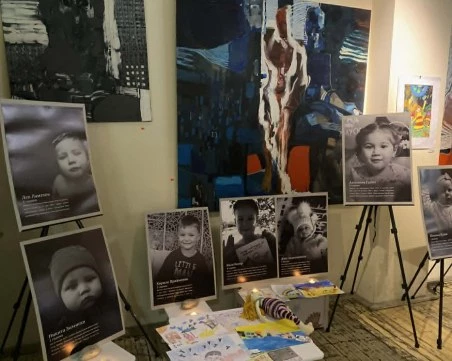 Лица, които войната отне: Изложба в Пловдив пази спомена за загинали украински деца
