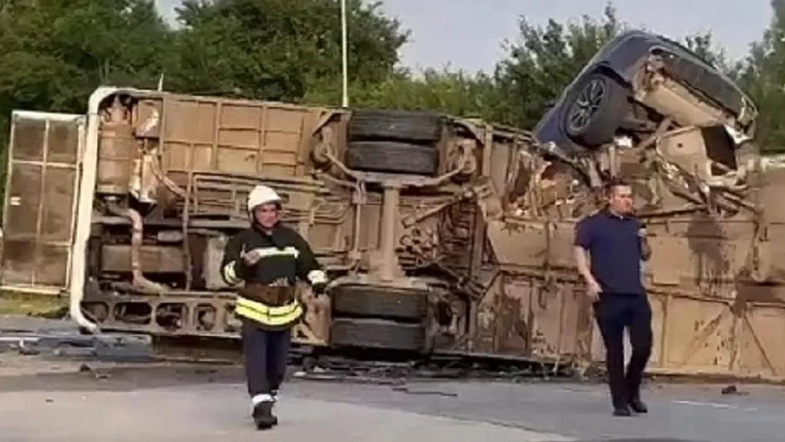 Прокуратурата: Незаконна гонка с над 150 км/ч е причината за тежката катастрофа с автобус в София