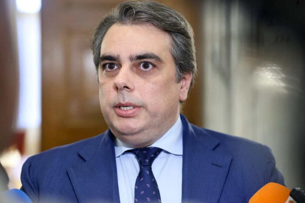 Асен Василев към Радев: Стига с лъжите, хванете се за работа