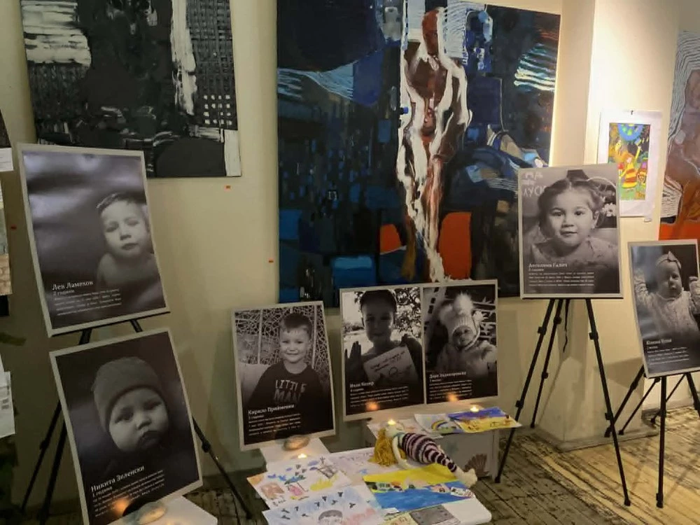 Лица, които войната отне: Изложба в Пловдив пази спомена за загинали украински деца