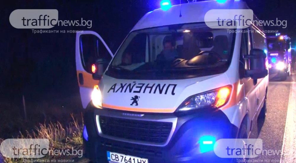 Кола се вряза в къща в Дупница, загина 17-годишен