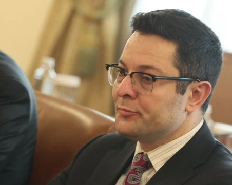 Министърът на икономиката: Очакваме намаления във веригите до 30%