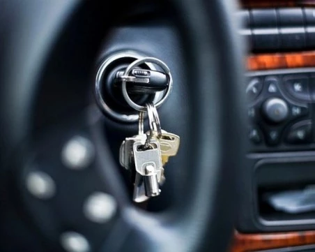 След нощ в казино в Пловдив: Мъж отмъкна ключ за луксозен Mercedes и потегли, задържаха го