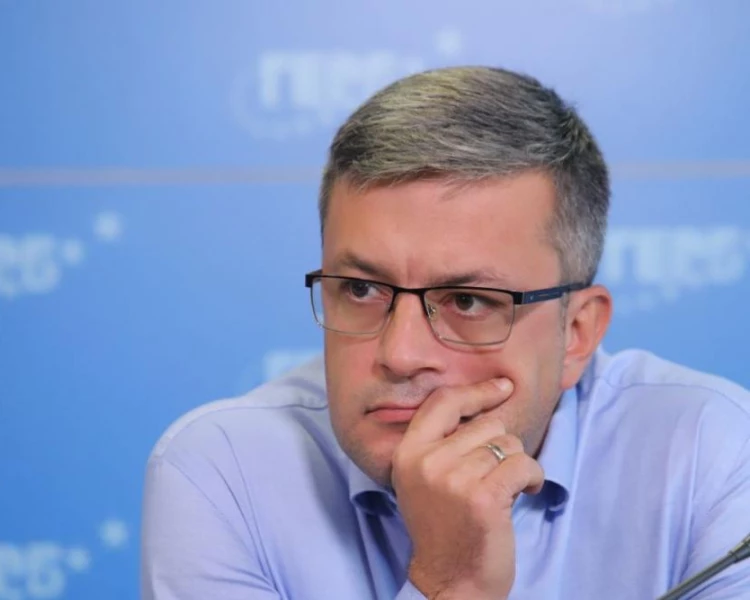 Тома Биков: За пръв път виждам търговски вериги да рекламират промоциите си от МС