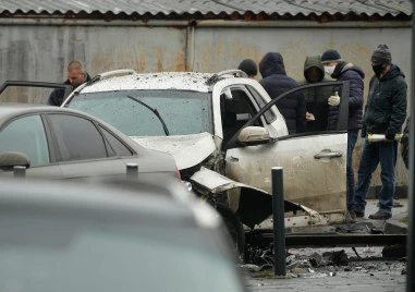 Кола с поставена бомба избухна край Москва, има жертва