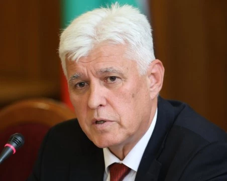 Димитър Стоянов: Няма да предоставяме оръжия на Украйна
