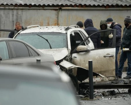 Кола с поставена бомба избухна край Москва, има жертва