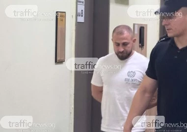 Оставиха за постоянно в ареста таксиджията Михайлов, обвинен за пимп на момичета на 14 и 16 г.