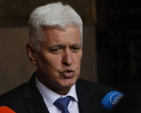 Стоянов: Спираме предоставянето на въоръжение за Украйна, а не продажабата
