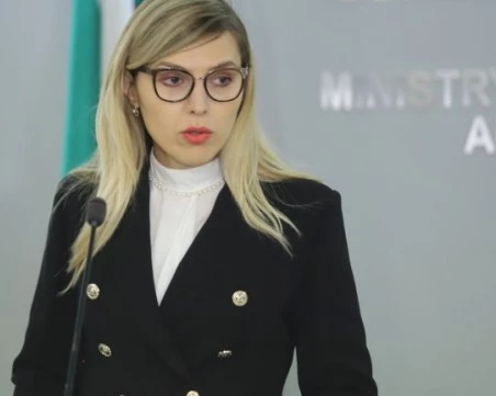 Външният министър: МС ще взима решение за всяка помощ за Украйна